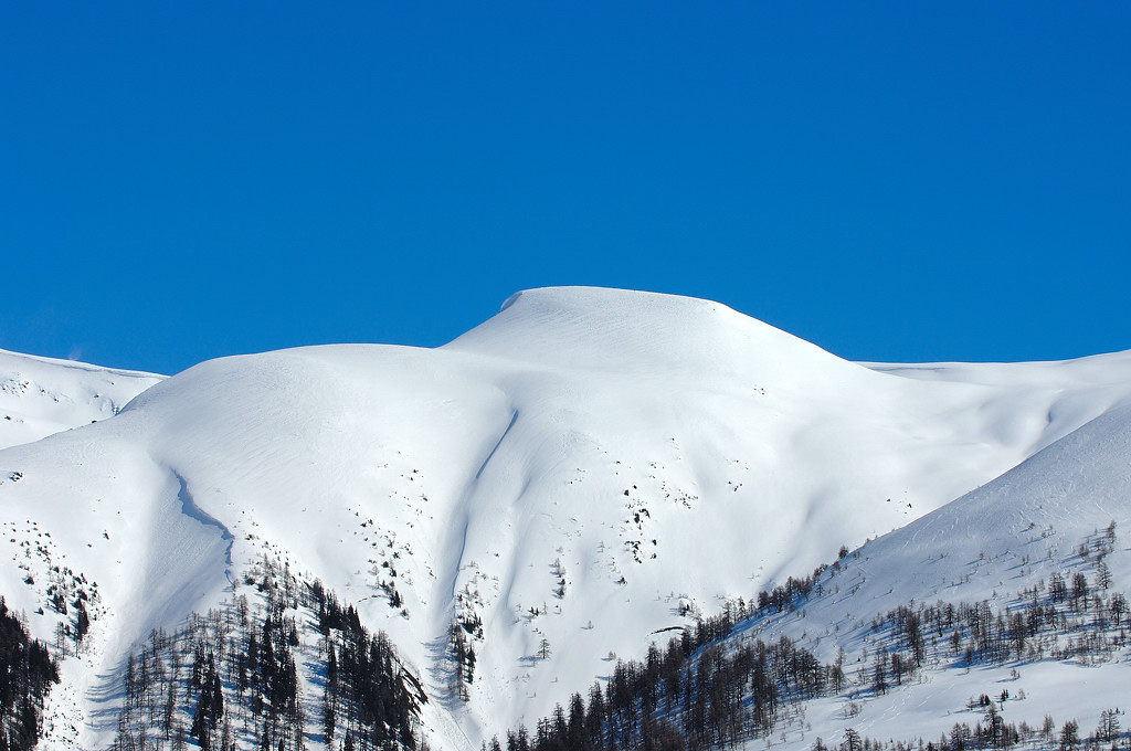 Aussicht vom Chalet auf die verschneiten Berge